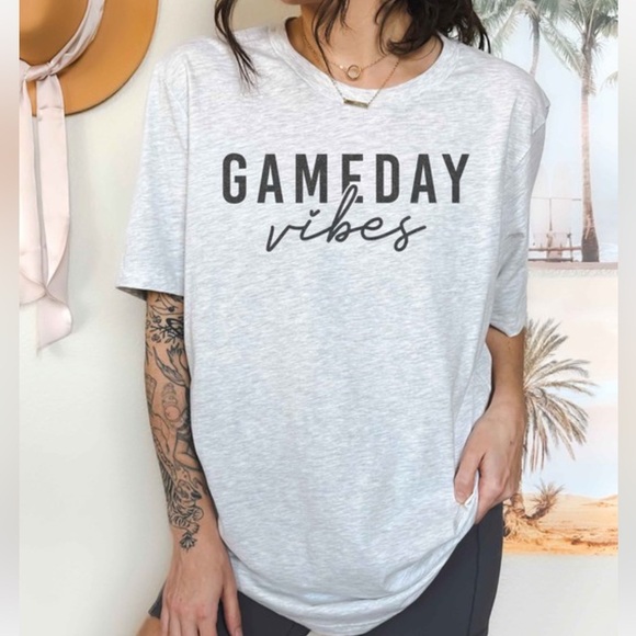 NEW Game day graphic tee S-5X - Picture 2 of 4